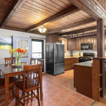 Summit Mountain Lodge And Steakhouse East Glacier Park Village Экстерьер фото