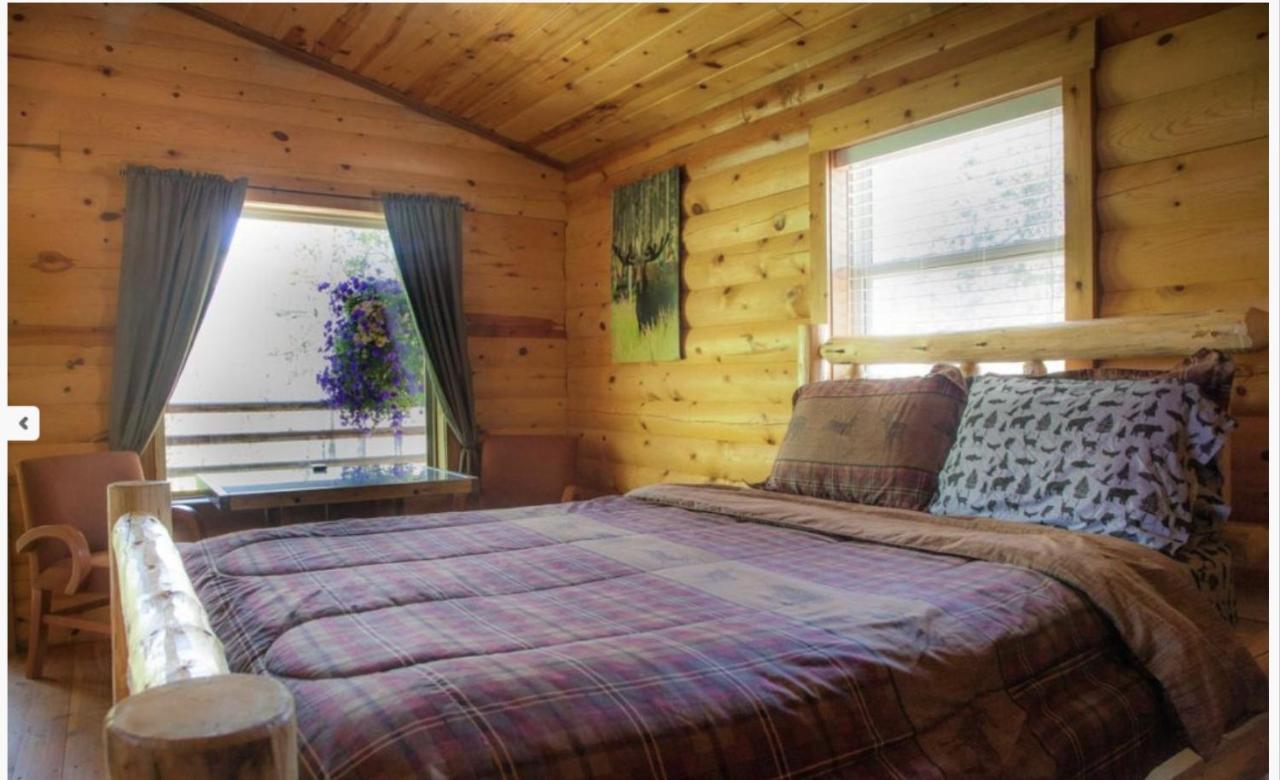 Summit Mountain Lodge And Steakhouse East Glacier Park Village Экстерьер фото