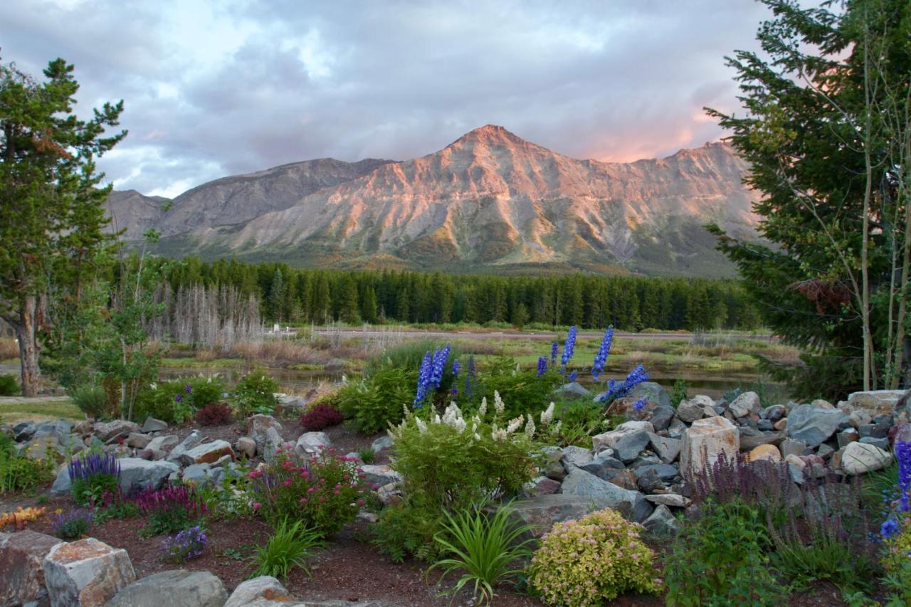 Summit Mountain Lodge And Steakhouse East Glacier Park Village Экстерьер фото