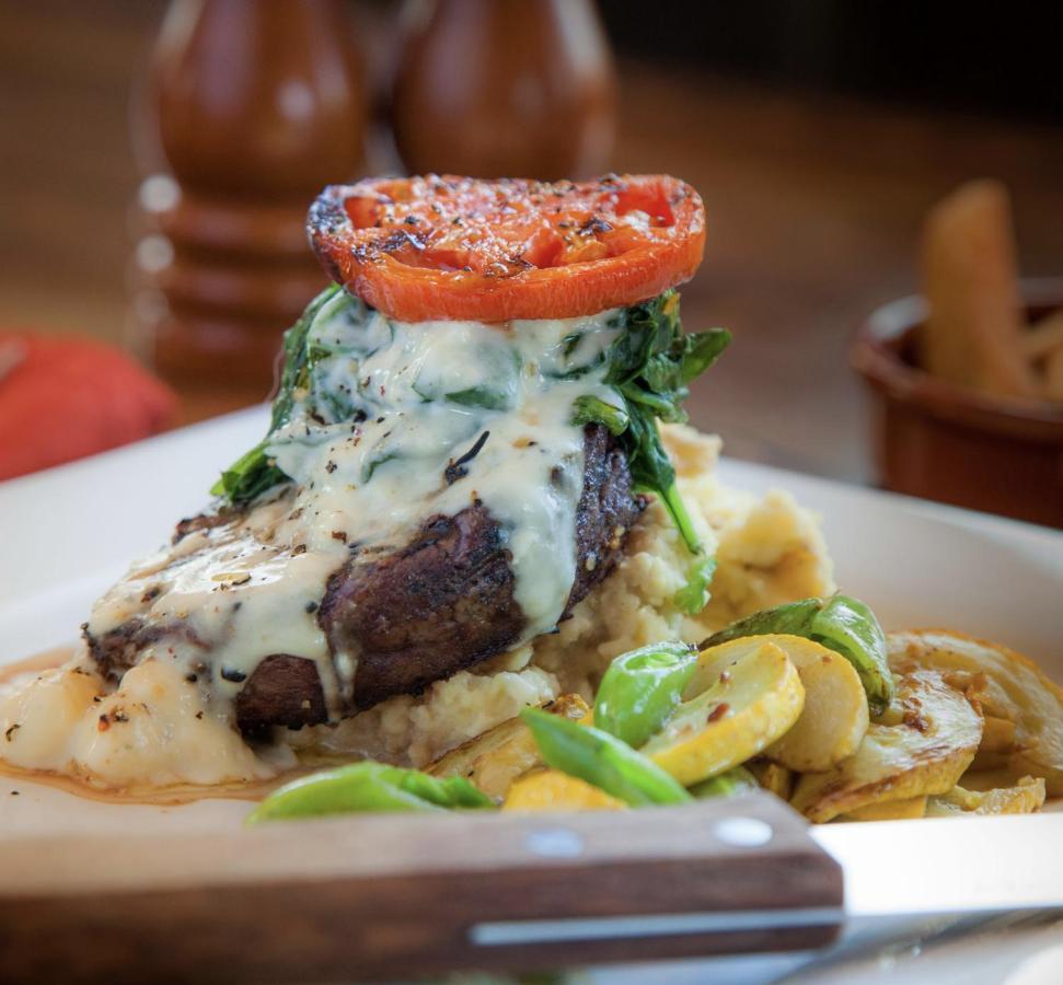 Summit Mountain Lodge And Steakhouse East Glacier Park Village Экстерьер фото