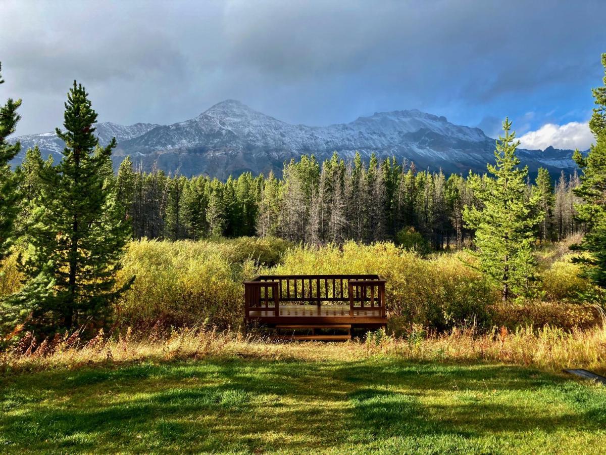 Summit Mountain Lodge And Steakhouse East Glacier Park Village Экстерьер фото