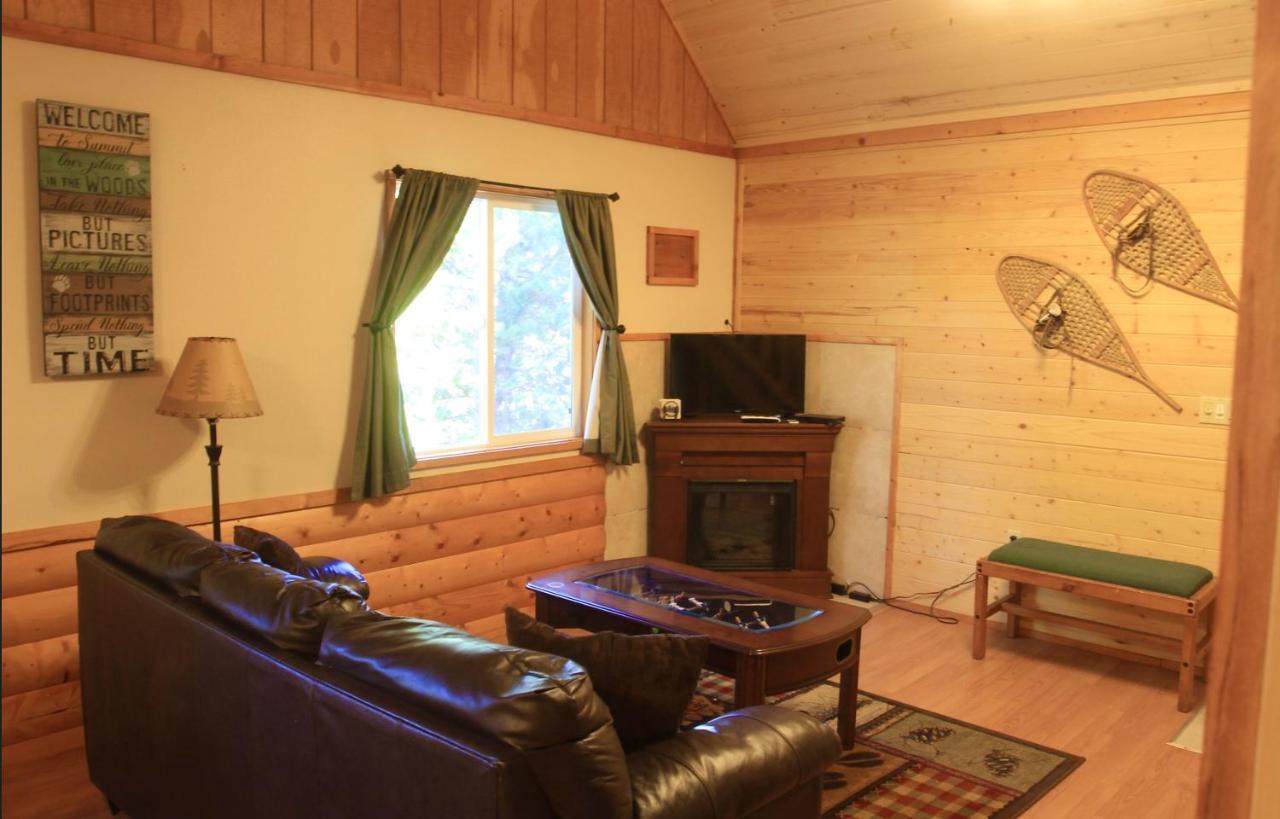 Summit Mountain Lodge And Steakhouse East Glacier Park Village Экстерьер фото