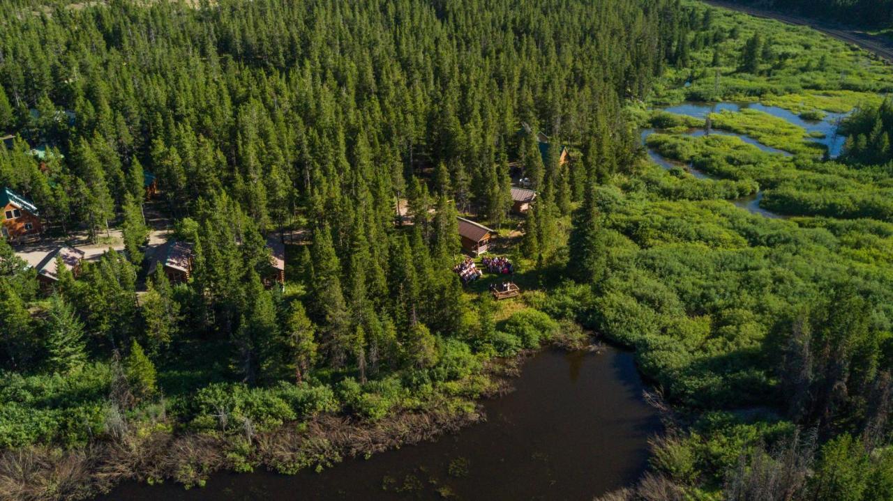 Summit Mountain Lodge And Steakhouse East Glacier Park Village Экстерьер фото