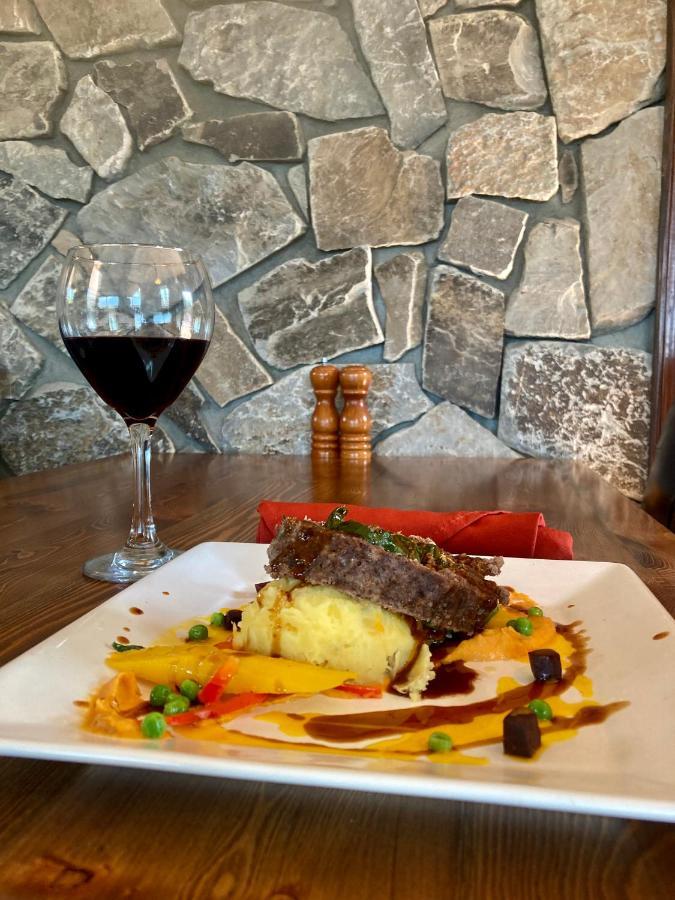 Summit Mountain Lodge And Steakhouse East Glacier Park Village Экстерьер фото