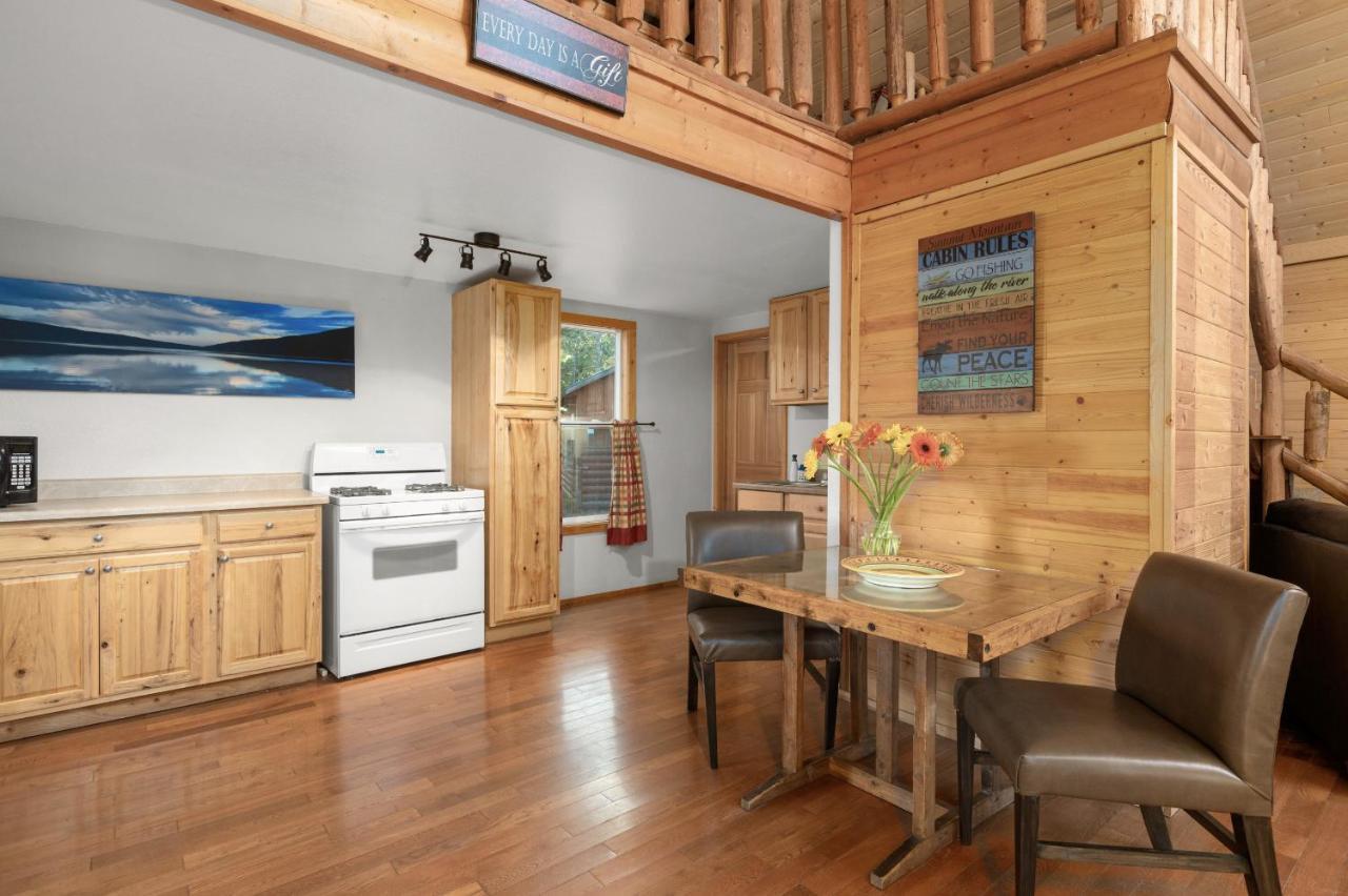 Summit Mountain Lodge And Steakhouse East Glacier Park Village Экстерьер фото