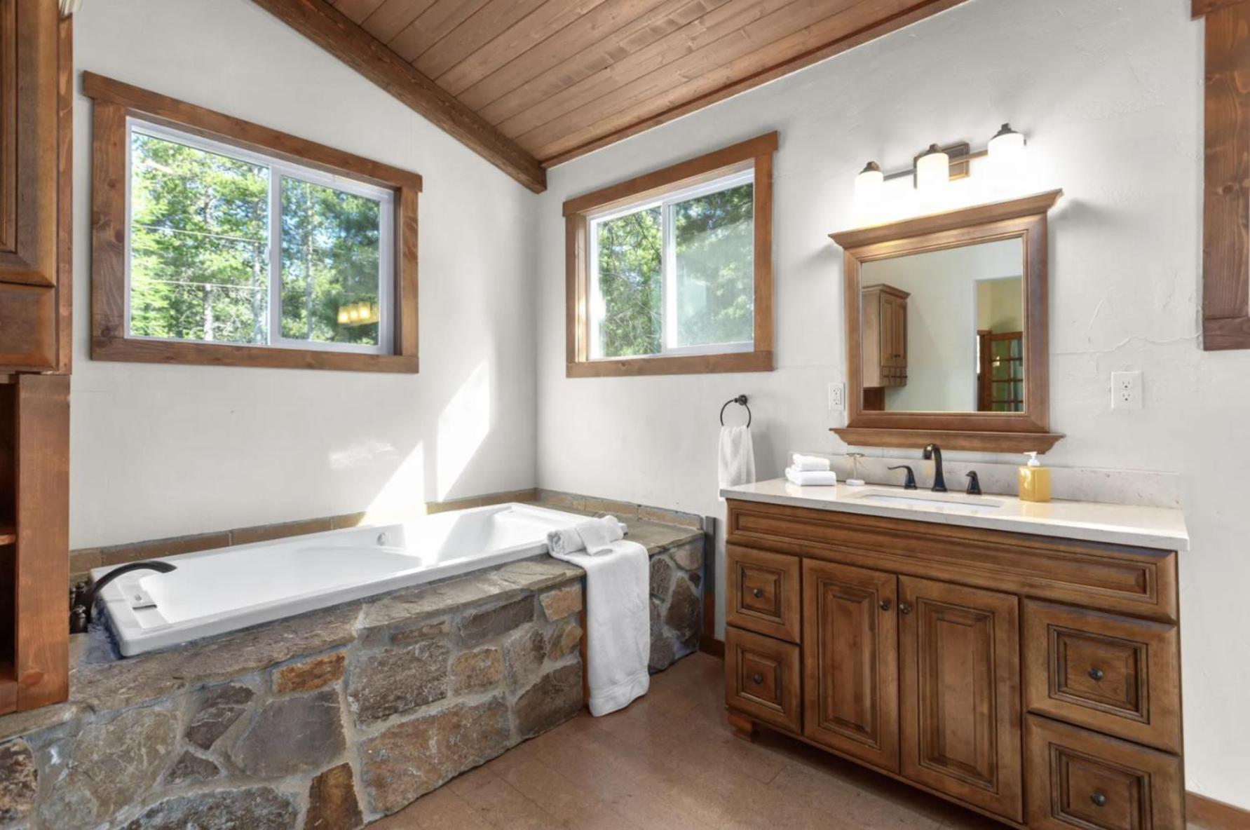 Summit Mountain Lodge And Steakhouse East Glacier Park Village Экстерьер фото
