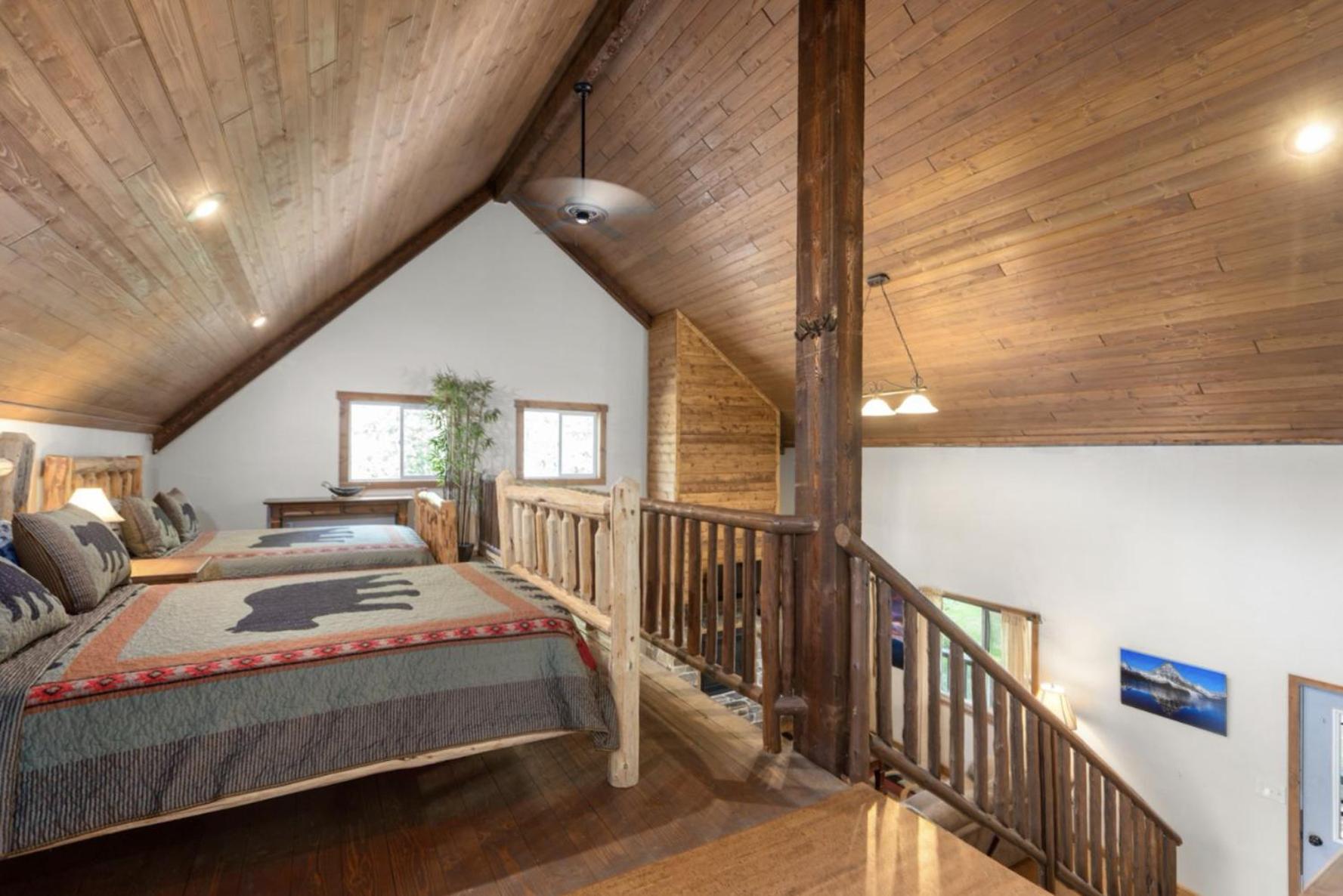 Summit Mountain Lodge And Steakhouse East Glacier Park Village Экстерьер фото