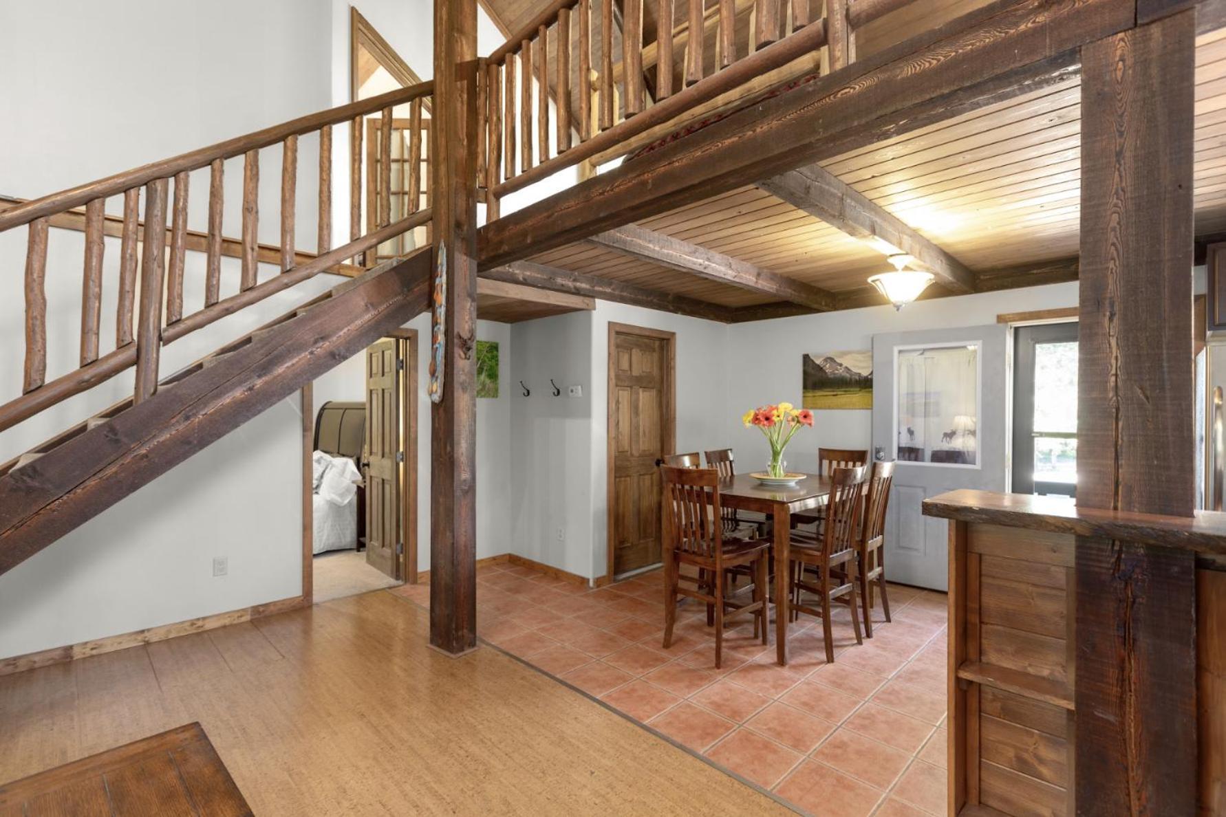 Summit Mountain Lodge And Steakhouse East Glacier Park Village Экстерьер фото