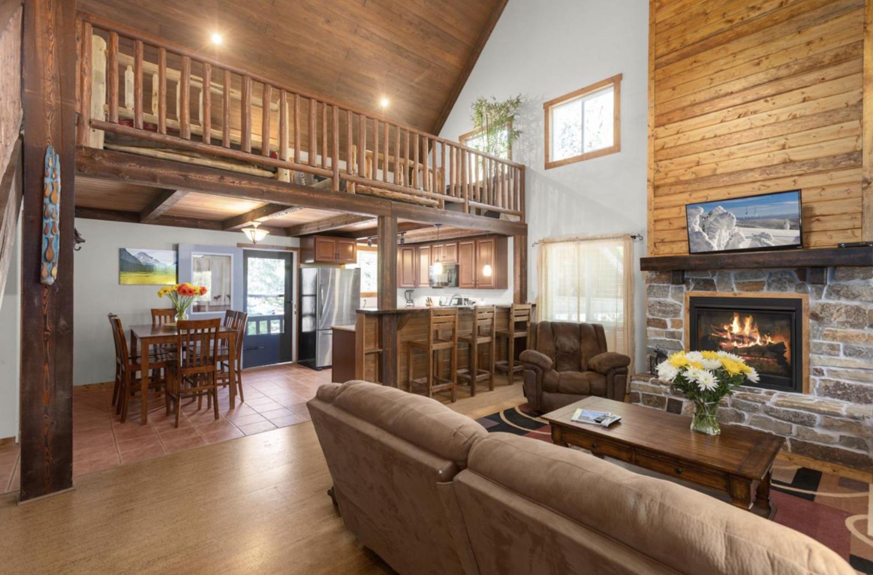 Summit Mountain Lodge And Steakhouse East Glacier Park Village Экстерьер фото