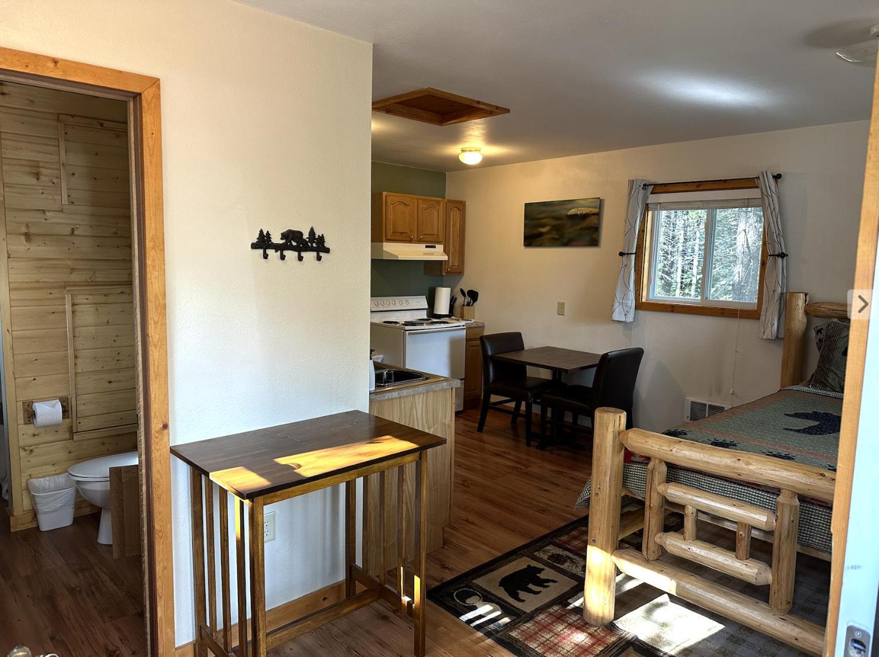 Summit Mountain Lodge And Steakhouse East Glacier Park Village Экстерьер фото
