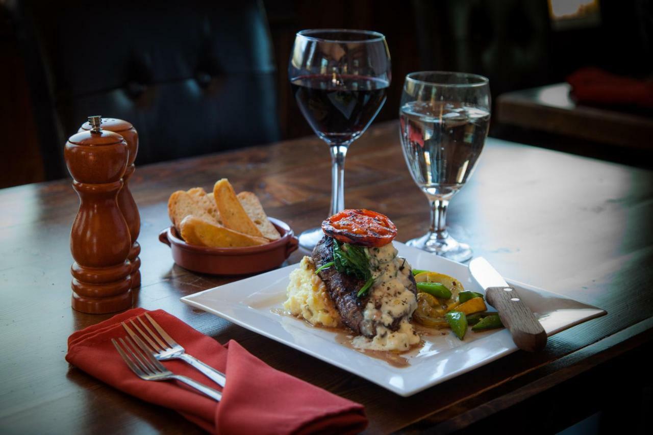 Summit Mountain Lodge And Steakhouse East Glacier Park Village Экстерьер фото