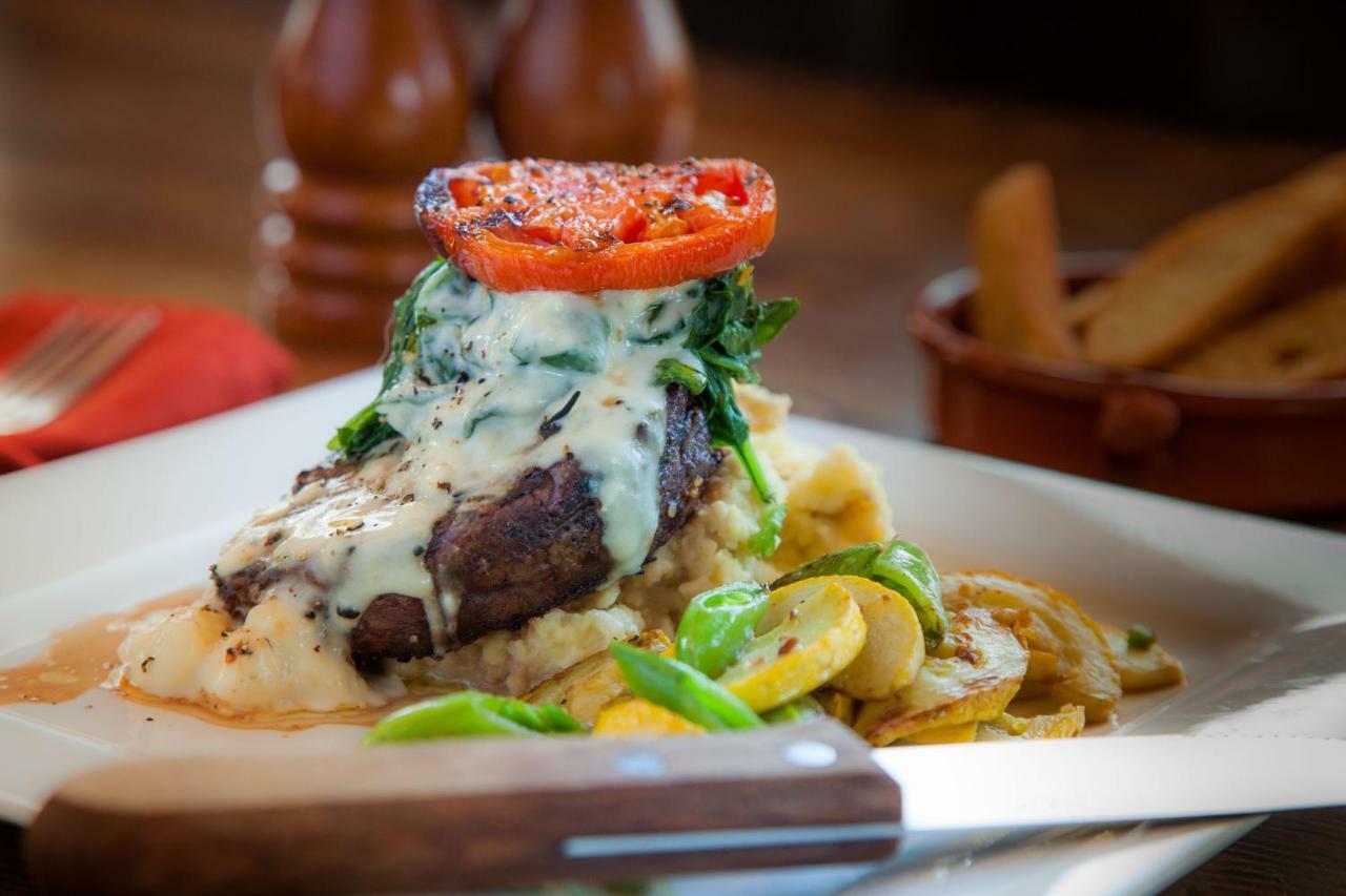 Summit Mountain Lodge And Steakhouse East Glacier Park Village Экстерьер фото